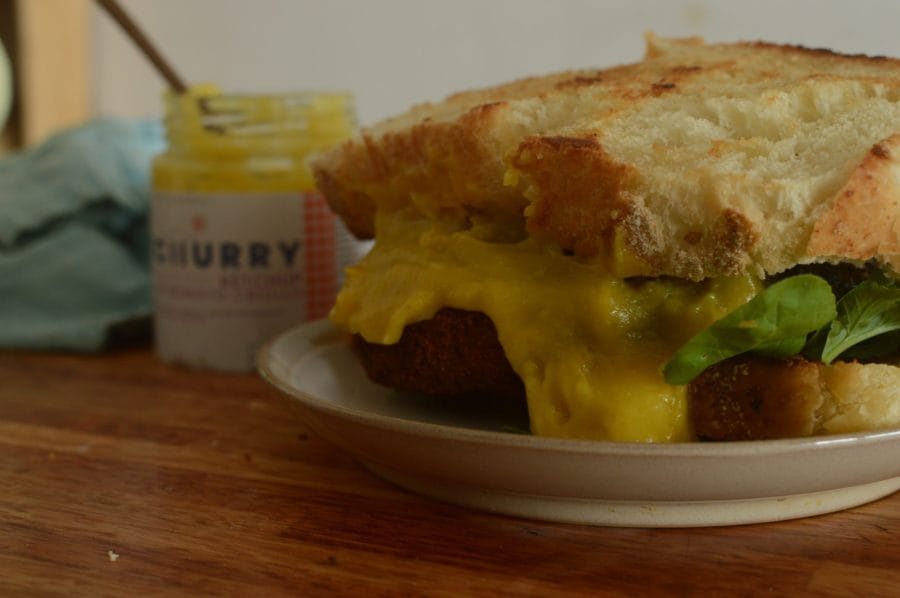 milanesa de berenjena con ketchurry de boniato criollo